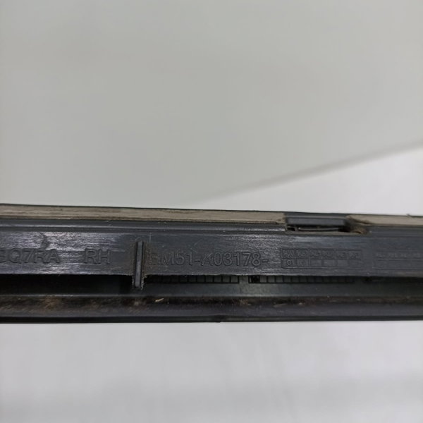 Aplique Parabrisa Direito Ford Focus 2014 Bm51a03178