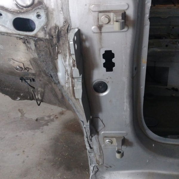 Coluna Dianteira Audi A1 Lado Esquerdo 2011