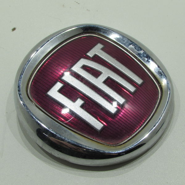 Emblema Logo Da Tampa Traseira Fiat Uno 1.0 2019