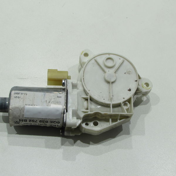 Motor Do Vidro Dianteiro Traseiro Direito Vw Polo Sedan 2007