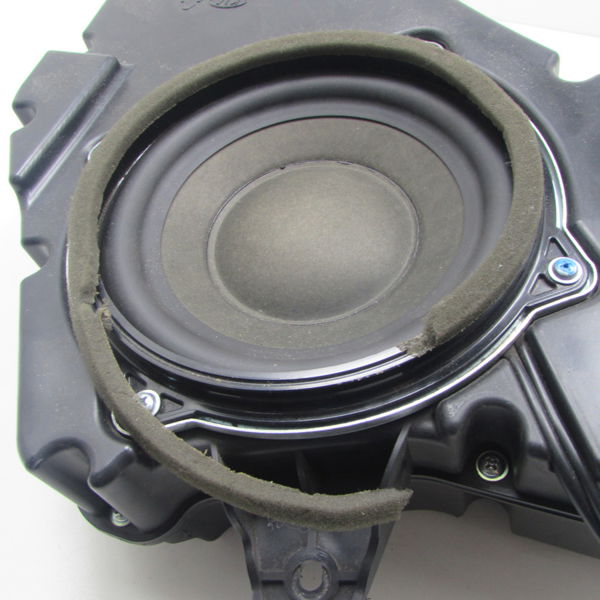 Caixa Alto Falante Subwoofer Kia Sportage 2015