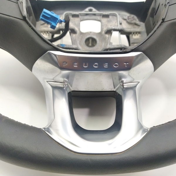 Volante Com Detalhe Peugeot 2008 Allure 1.6 2019 17825001