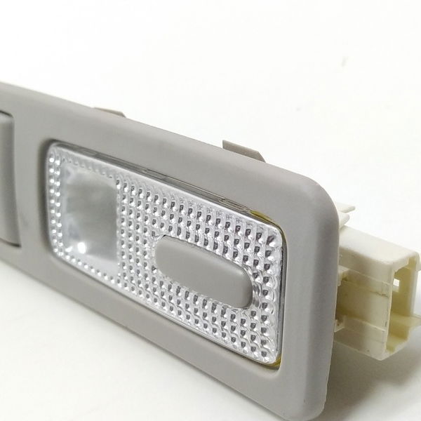 Luz Cortesia Lado Esquerdo Peugeot 307 Sw 2.0 2007 23083001