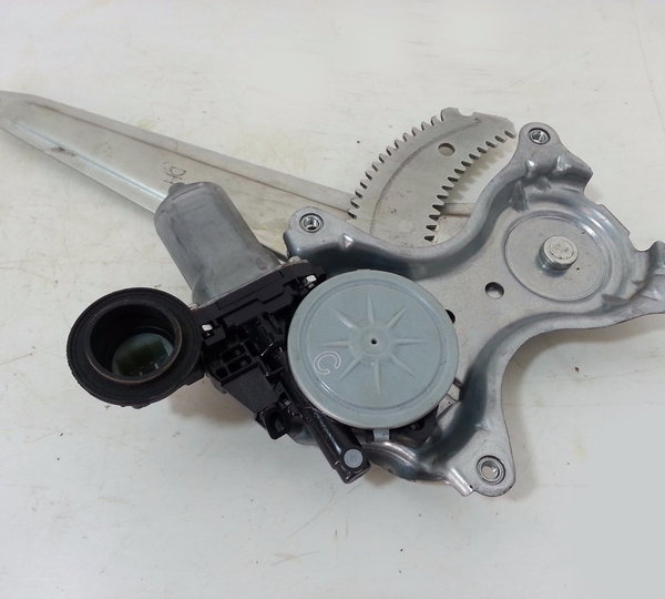 Máquina Vidro Eletrico Traseira Esquerda Toyota Rav4 2013/18