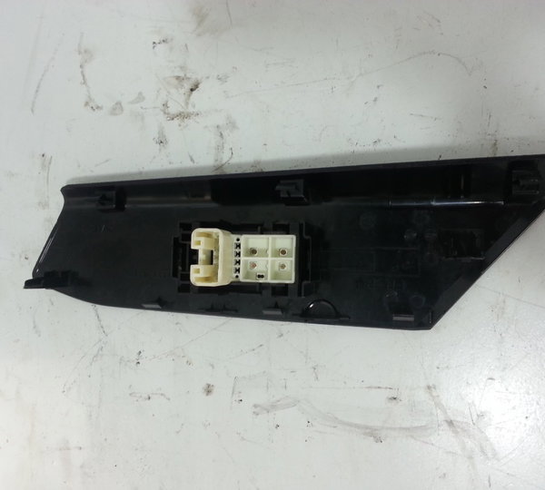 Comando Vidro Eletrico Dianteiro Direito Toyota Rav4 13 A 15