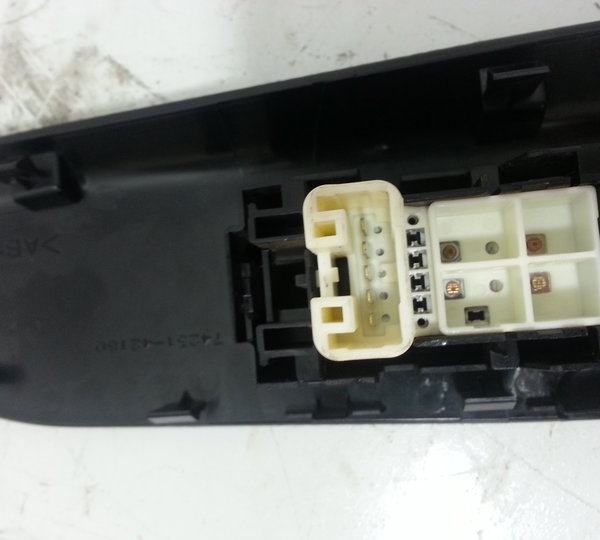 Comando Vidro Eletrico Dianteiro Direito Toyota Rav4 13 A 15