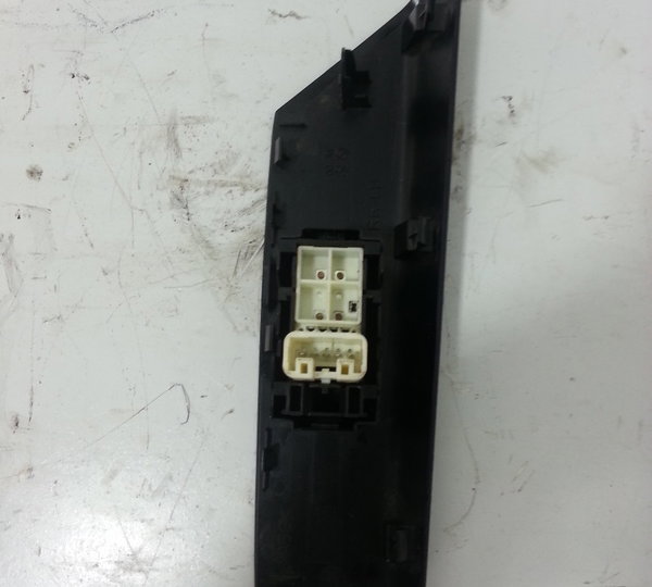 Comando Vidro Elétrico Traseiro Esquerdo Toyota Rav4 13 A 15