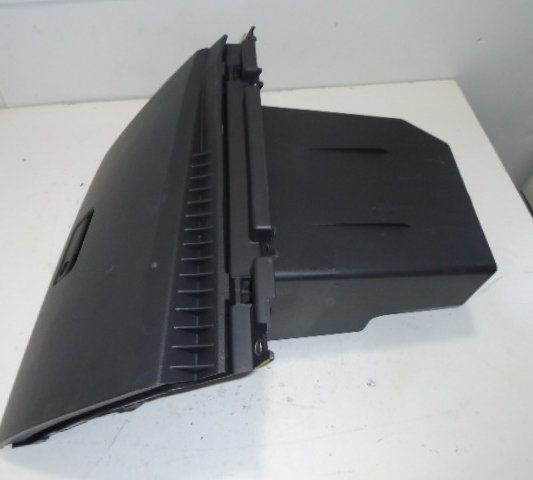 Porta Luvas Nissan Tiida -usado