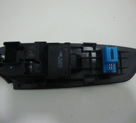 Comando Vidro Elétrico Dianteiro Direito Gm Tracker 2015