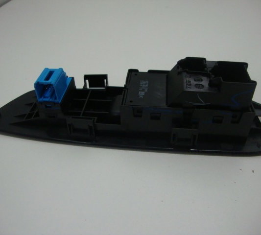 Comando Vidro Elétrico Dianteiro Direito Gm Tracker 2015