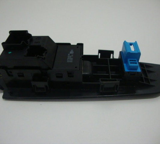 Comando Vidro Elétrico Dianteiro Direito Gm Tracker 2015