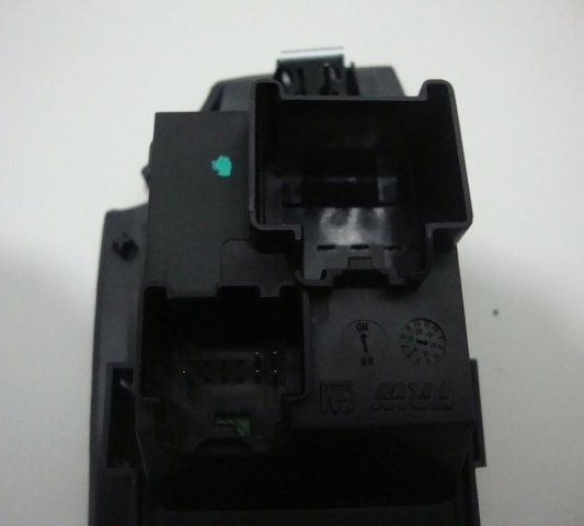 Comando Vidro Elétrico Dianteiro Direito Gm Tracker 2015