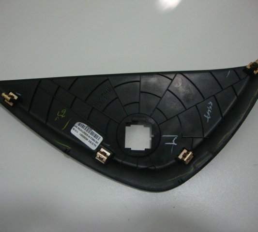 Acabamento Painel Lado Direito Gm Tracker 2015-usado