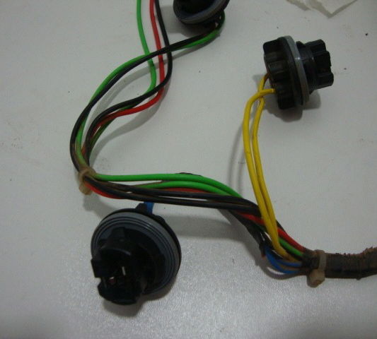 Chicote Da Lanterna Traseira Direita Gm Tracker 2015 Direito Vermelho