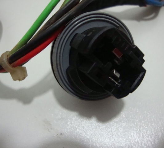 Chicote Da Lanterna Traseira Direita Gm Tracker 2015 Direito Vermelho