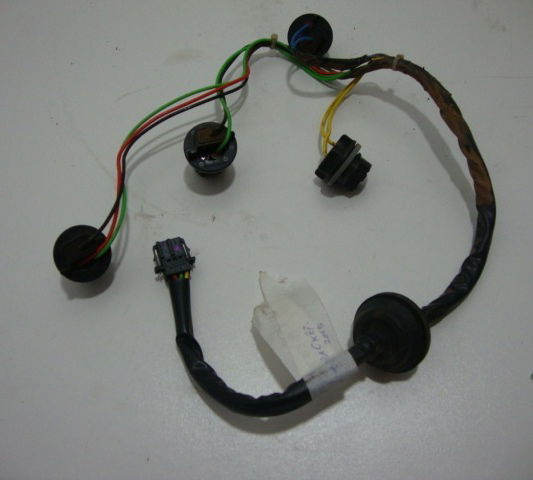 Chicote Da Lanterna Traseira Direita Gm Tracker 2015 Direito Vermelho