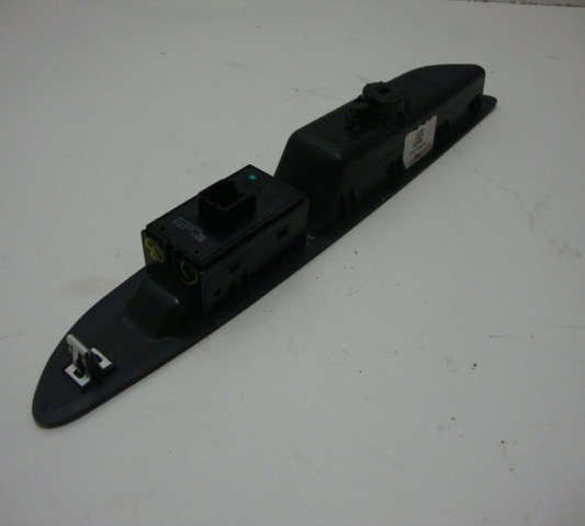 Comando Vidro Eletrico Traseiro Direito  Tracker 2015-usado