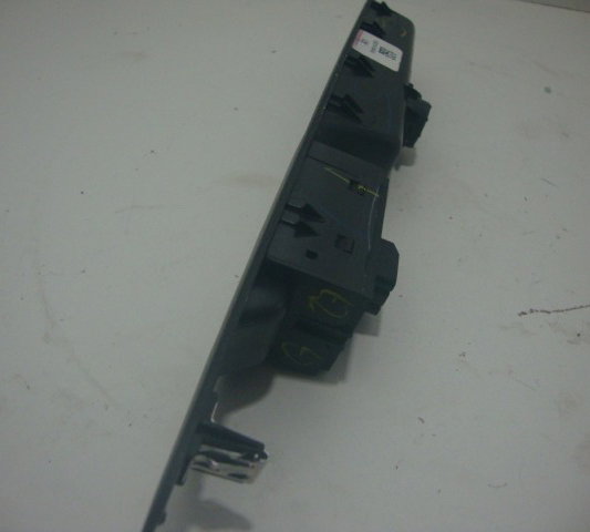 Comando Vidro Eletrico Traseiro Esquerdo Gm Tracker 2015