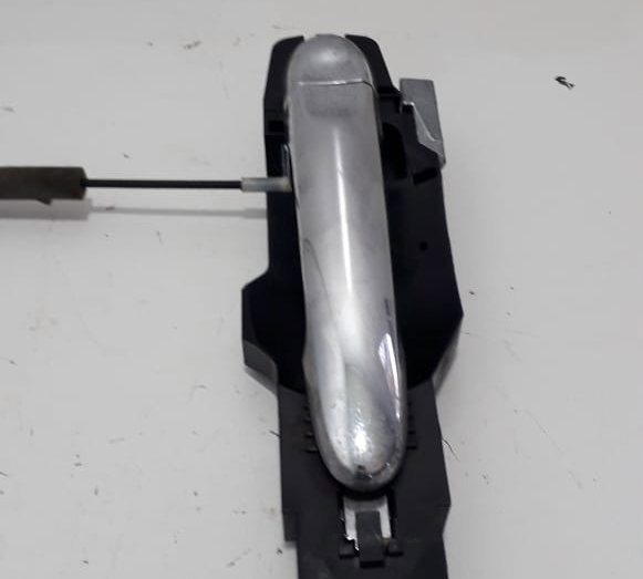Maçaneta Porta Dianteira Direita Nissan Versa 2012-usado