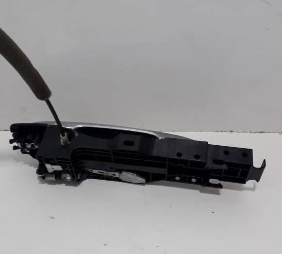 Maçaneta Porta Dianteira Direita Nissan Versa 2012-usado