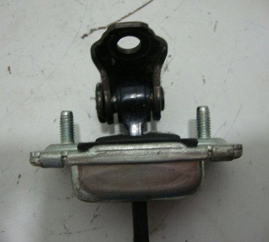 Limitador Porta Dianteira Esquerda Gm Spin 2015-usado