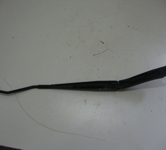 Braço Limpador Dianteiro Esquerdo Nissan Versa 2012-usado Esquerdo