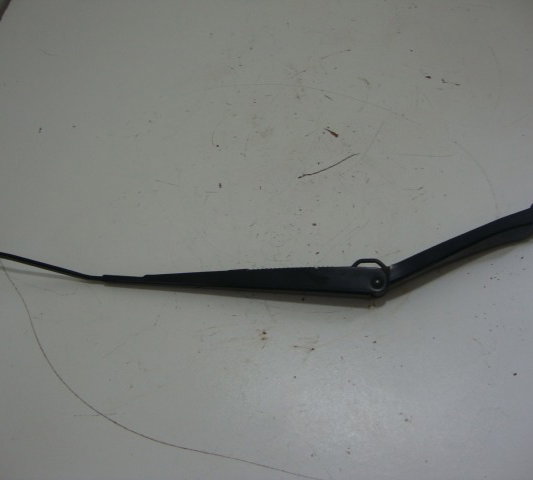 Braço Limpador Dianteiro Esquerdo Nissan Versa 2012-usado Esquerdo