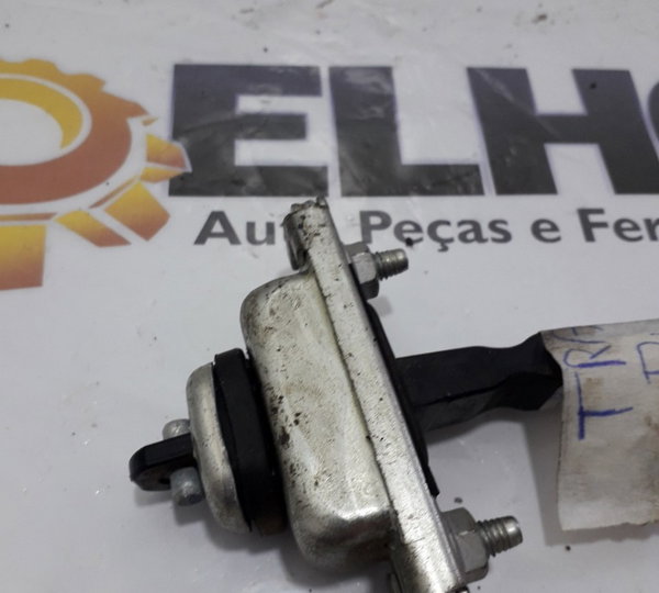 Limitador Porta Dianteira Direita Gm Tracker 1.8 2016-usado