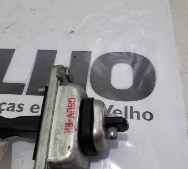 Limitador Porta Dianteira Direita Gm Tracker 1.8 2016-usado