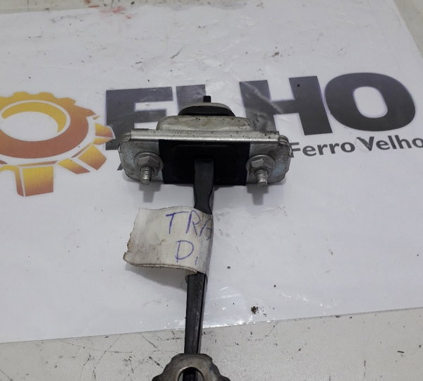 Limitador Porta Dianteira Direita Gm Tracker 1.8 2016-usado