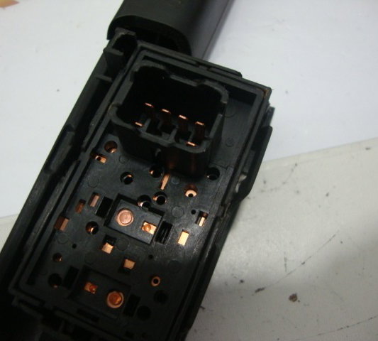 Botão Vidro Elétrico Traseiro Direito Gm Sonic 1.6 2013