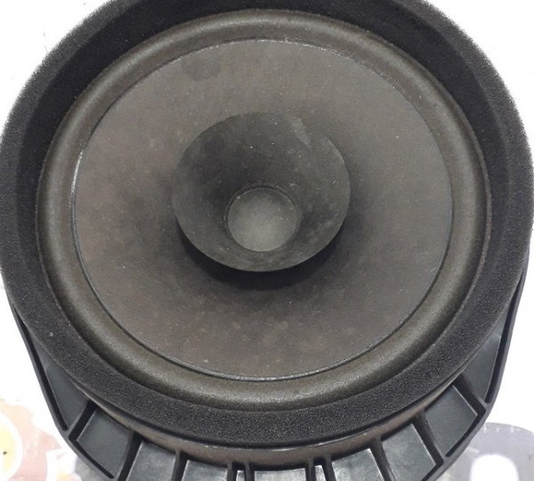 Alto Falante Dianteiro Direito Gm Spin 1.8 2014-usado Verde-escuro