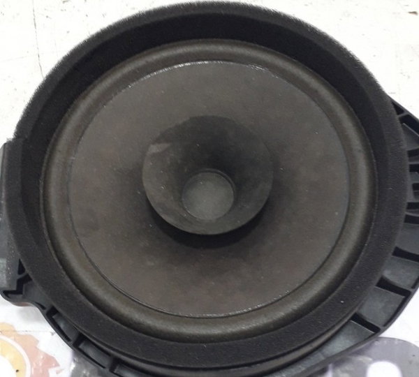 Alto Falante Dianteiro Direito Gm Spin 1.8 2014-usado Verde-escuro