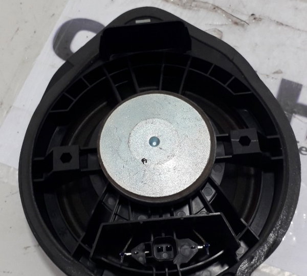 Alto Falante Dianteiro Direito Gm Spin 1.8 2014-usado Verde-escuro