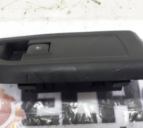 Botão Vidro Elétrico Dianteiro Direito Gm Onix-usado