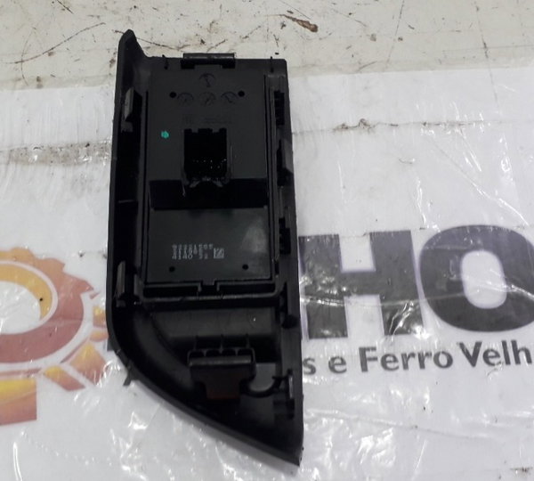 Botão Vidro Elétrico Dianteiro Direito Gm Onix-usado