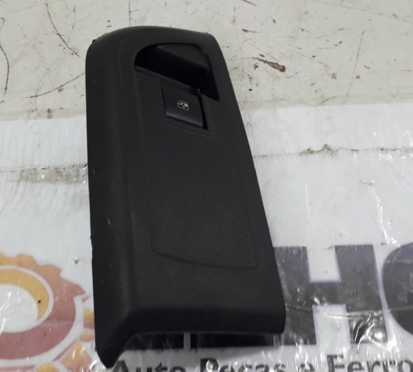 Botão Vidro Elétrico Dianteiro Direito Gm Onix-usado