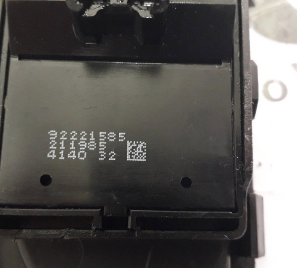 Botão Vidro Elétrico Dianteiro Direito Gm Onix-usado