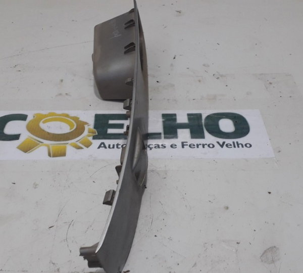Moldura Botão Vidro Traseiro Esquerdo Mmc Triton 3.2 2010