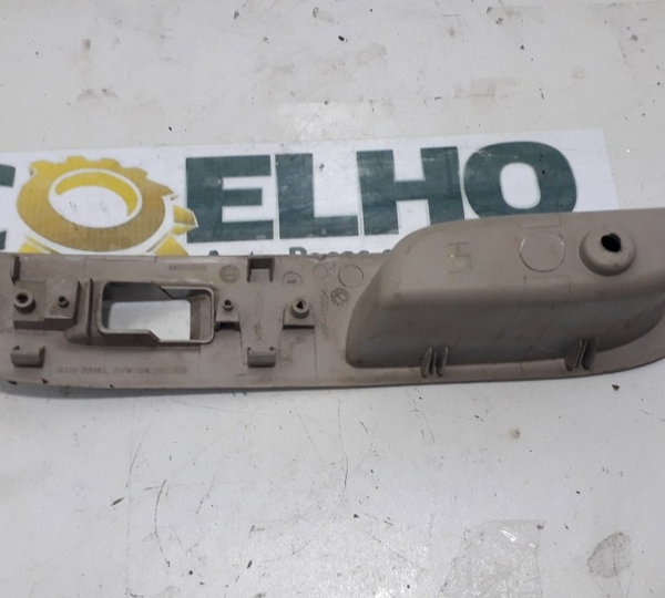 Moldura Botão Vidro Traseiro Esquerdo Mmc Triton 3.2 2010