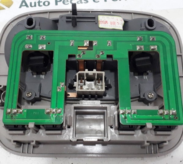 Luz Cortesia Do Teto Central Chery Cielo 1.6 - 2010