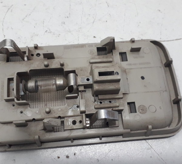 Luz Cortesia Nissan Grand Livina 1.8 Flex 2010