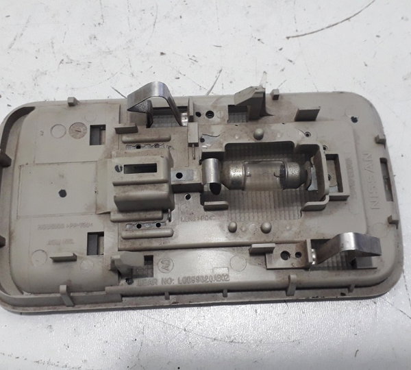 Luz Cortesia Nissan Grand Livina 1.8 Flex 2010