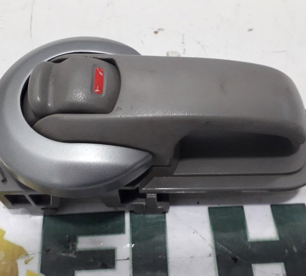 Maçaneta Interna Dianteira Direita Nissan Livina 2010