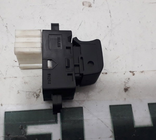 Botão Do Vidro Eletrico Traseiro Esquerdo Nissan Livina 2010