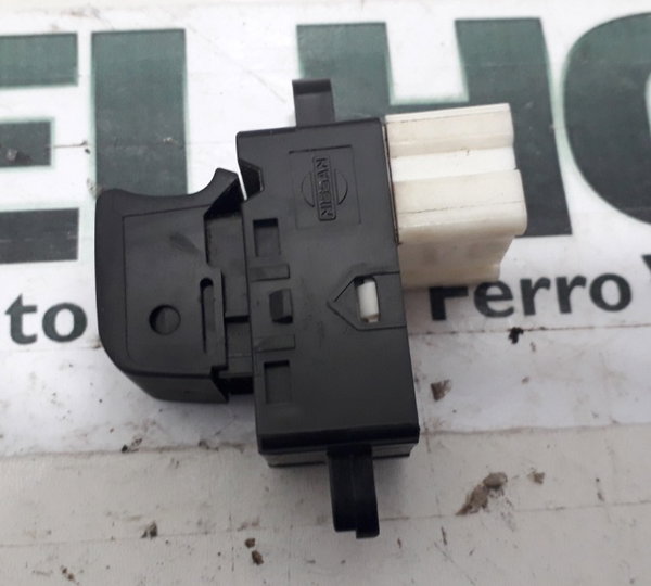 Botão Do Vidro Eletrico Traseiro Esquerdo Nissan Livina 2010