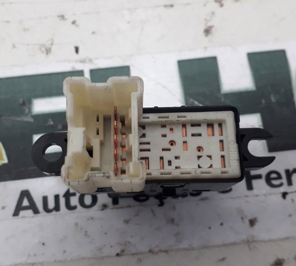 Botão Do Vidro Eletrico Traseiro Esquerdo Nissan Livina 2010