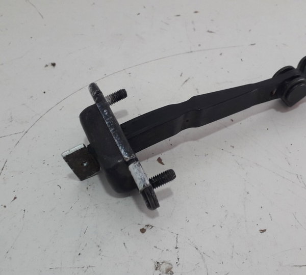 Limitador Porta Traseira Direita Kia Cerato 2013