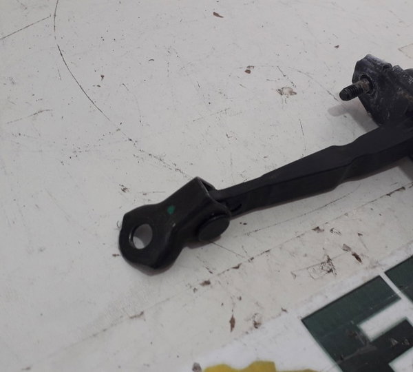 Limitador Porta Traseira Direita Kia Cerato 2013