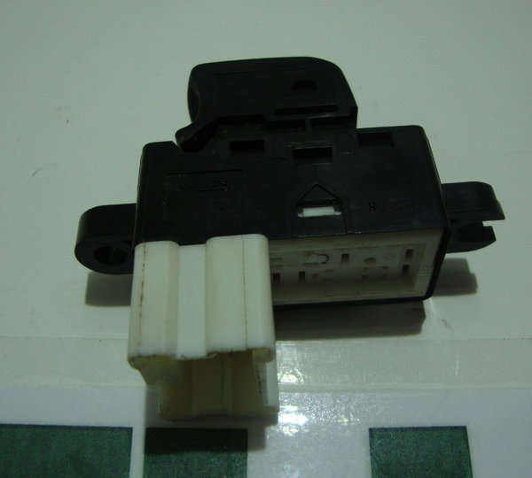 Botão Vidro Elétrico Traseiro Direito Nissan Livina 2010